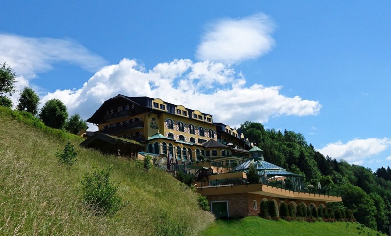 Hotel Pichlmayrgut Schladming Gebaeudefoto im Sommer